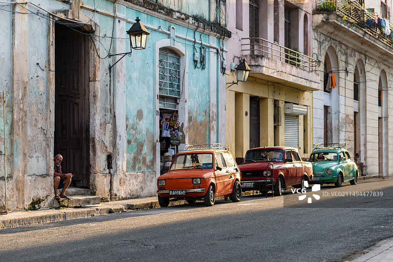 古巴哈瓦那街景老爷车图片素材