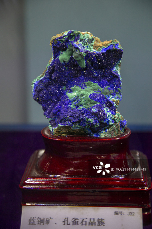 蓝铜矿、孔雀石晶簇图片素材