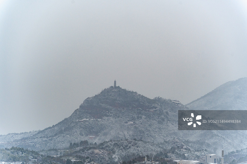 天台县赤城山梁妃塔雪景图片素材