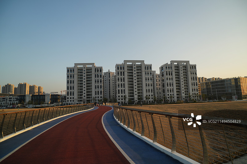 始丰湖公园月桥和周边小区图片素材