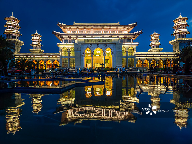 云南省红河州个旧市沙甸大清真寺夜景图片素材