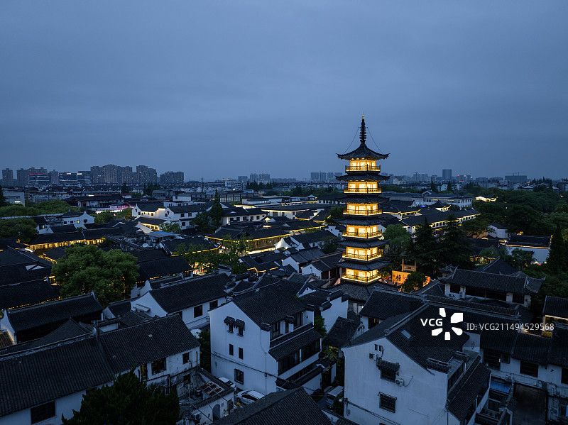 上海嘉定法华塔州桥老街夜景航拍图片素材