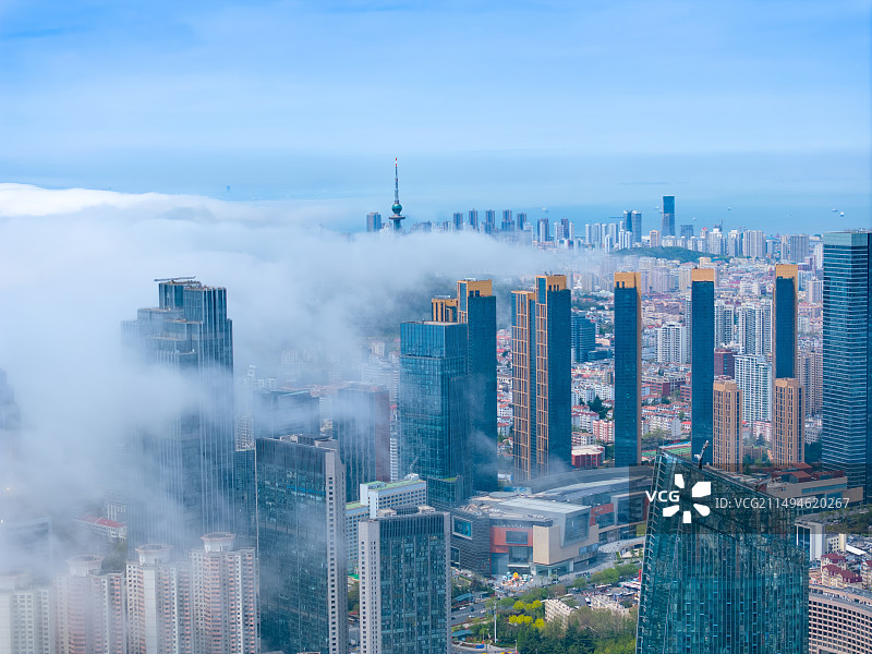 山东省青岛城市平流雾图片素材