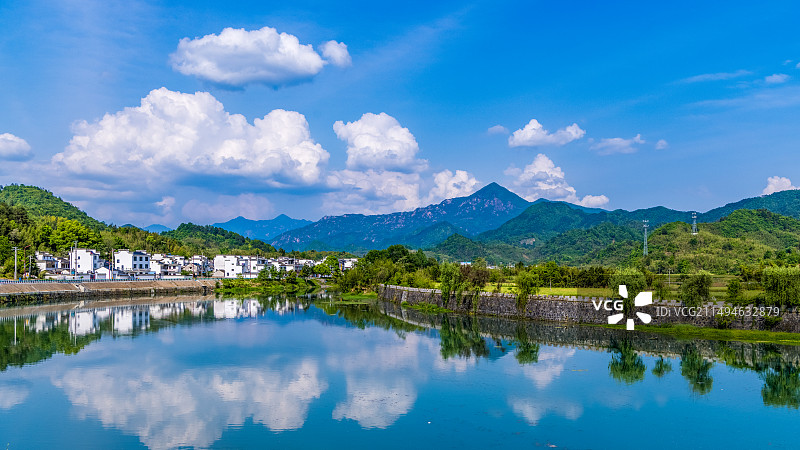 蓝天碧水登源河图片素材