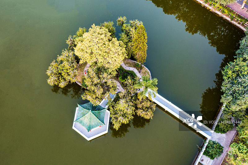 2021.11.7航拍广州暨南大学明湖图片素材