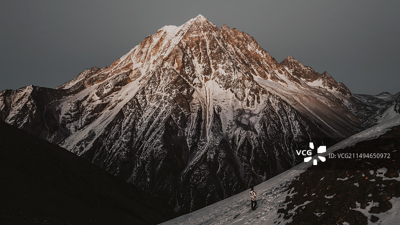 雅拉雪山图片素材