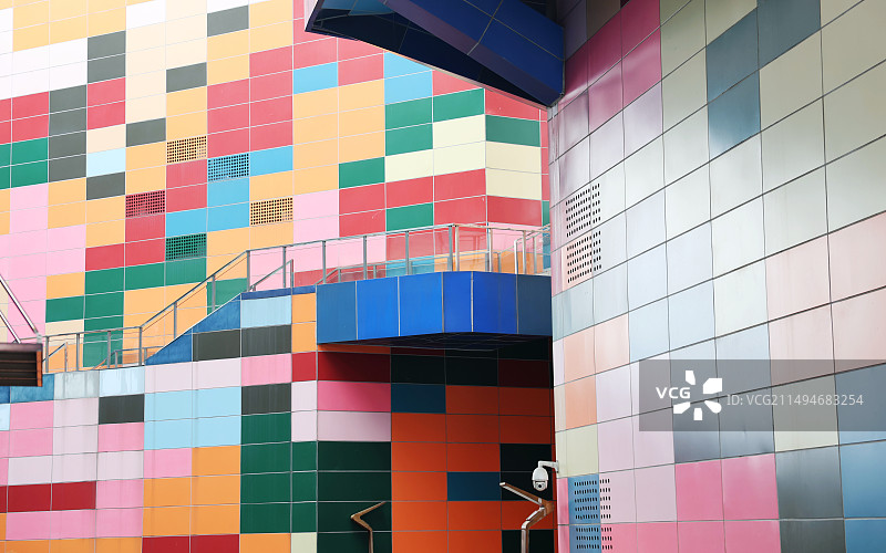 贵州省博物馆的七彩魔方外墙图片素材