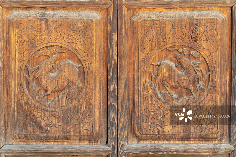 传统民居古建筑木门木雕艺术图片素材