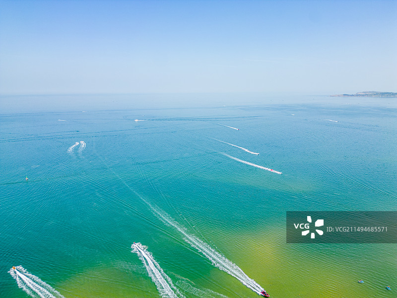 航拍视角下的山东省威海市海岸线图片素材