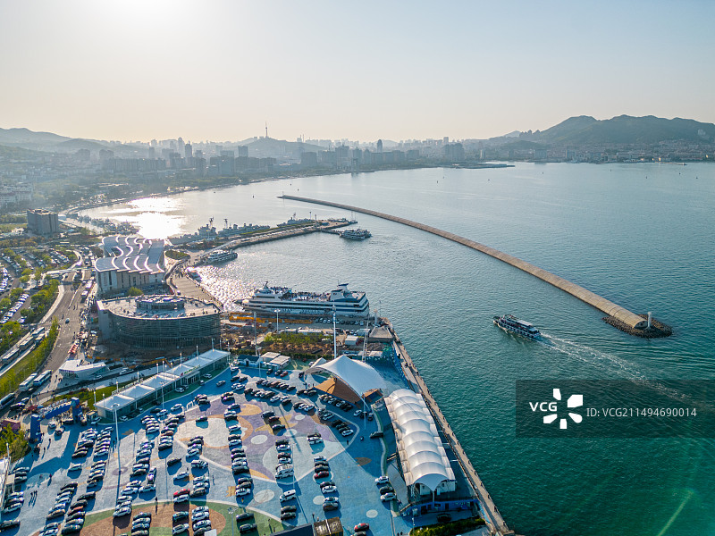 航拍威海市刘公岛景区-旅游码头图片素材