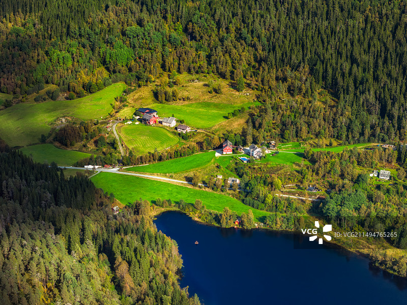北欧，挪威，霍达兰县，沃斯（VOSS），乌尔维克峡湾，峡湾风光，勒纳湖（Lønavatnet），航拍图片素材