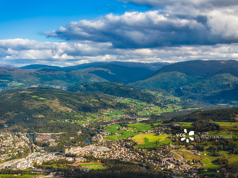 北欧，挪威，霍达兰县，沃斯（VOSS），乌尔维克峡湾，峡湾风光，乡村房屋，航拍图片素材