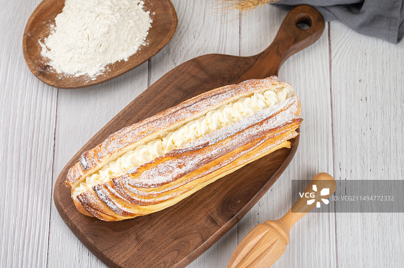 美味的奶油夹心面包图片素材