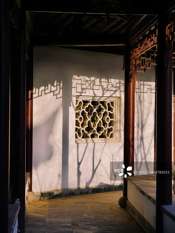 园林走廊光影图片素材