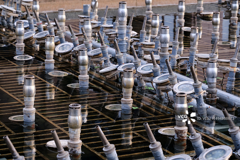 灯光音乐喷泉的喷水口图片素材