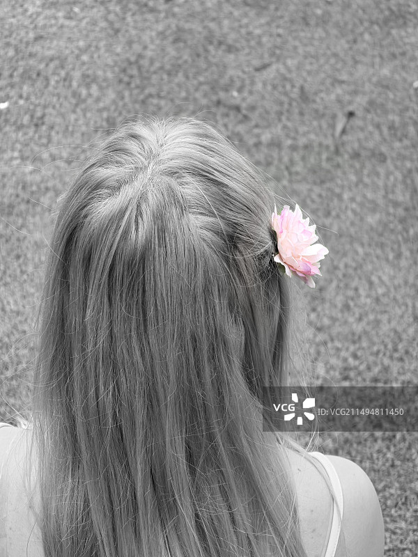 姑娘一朵花图片素材