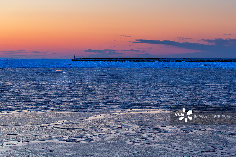 日本北海道晚霞中的流冰图片素材
