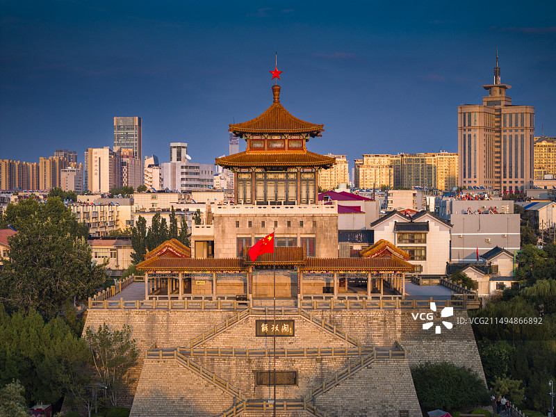 航拍地标建筑-解放阁图片素材