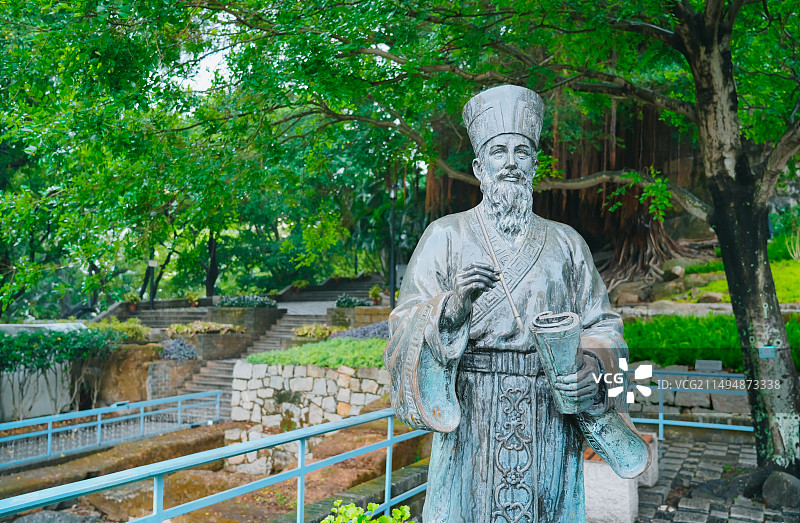 利玛窦  澳门大三巴牌坊附近意大利来华传教士利玛窦铜像图片素材