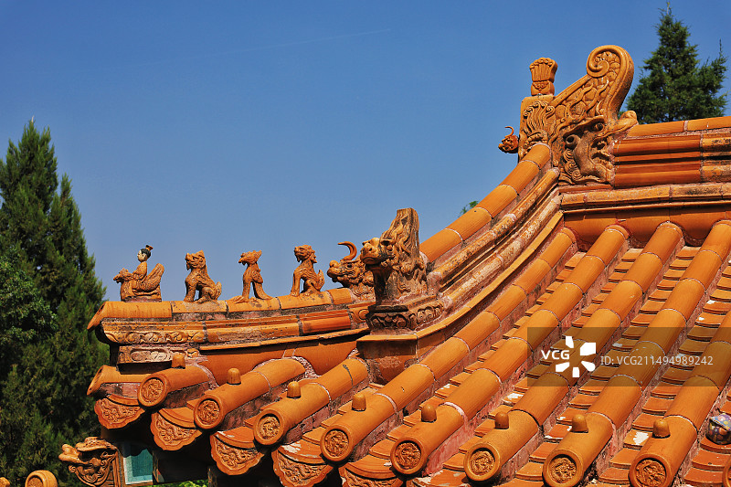 北海公园的智珠殿屋脊脊兽图片素材