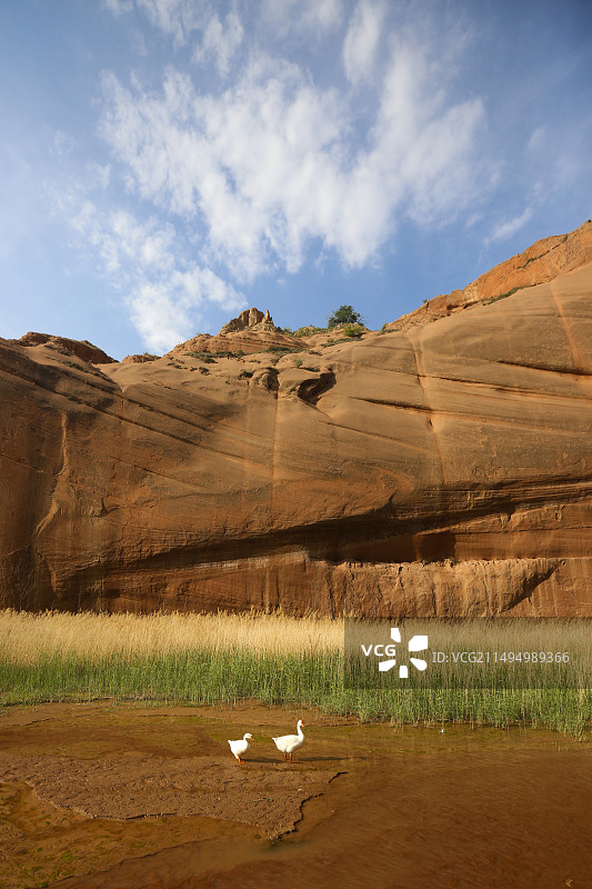山水间，陕西省靖边波浪谷景区。图片素材