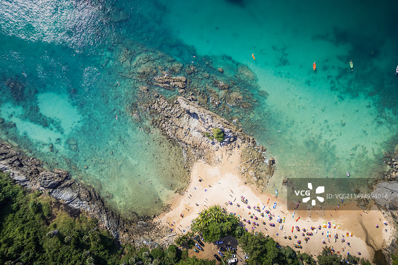 东南亚海滩边的高视角航拍图片素材