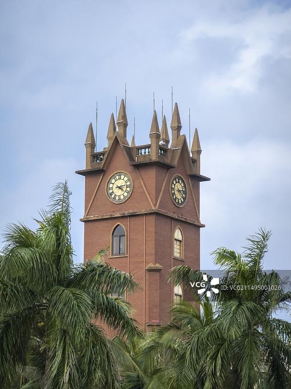 远观海口骑楼老街钟楼图片素材