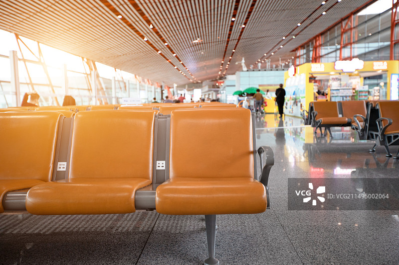 机场内部的休息座椅图片素材