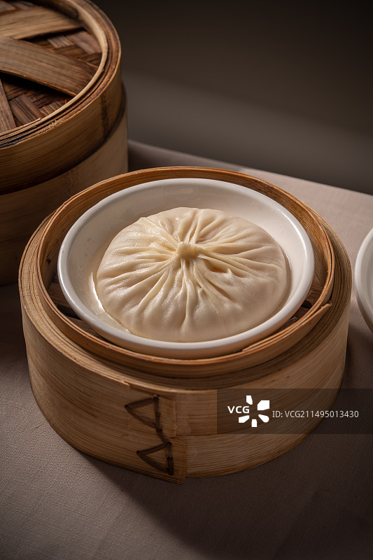 灌汤包中式点心蒸笼特写图片素材