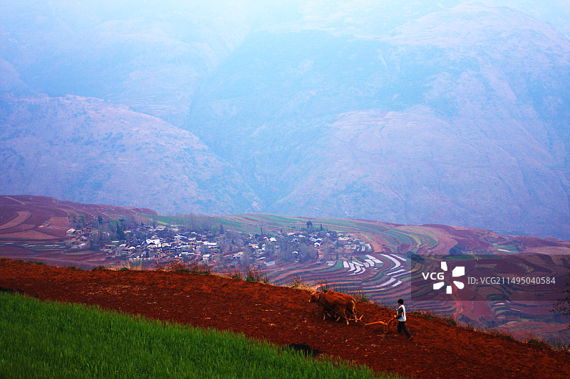 东川红土地及村庄图片素材