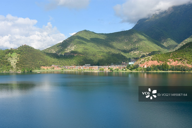 丽江泸沽湖骑行图片素材