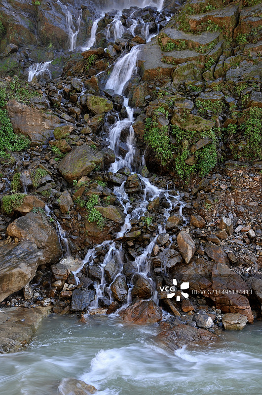 坡上流水图片素材