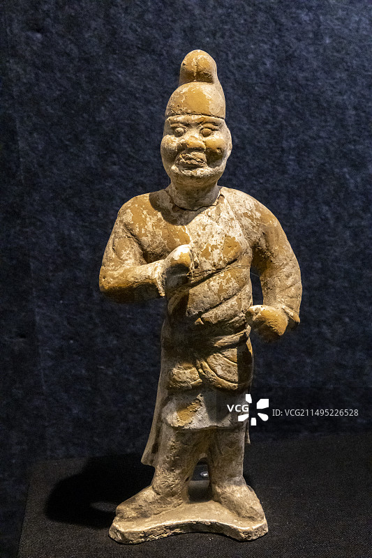 陕西省乾县乾陵博物馆（永泰公主墓）：唐陶幞头胡人俑（陕西省考古研究院藏品）图片素材