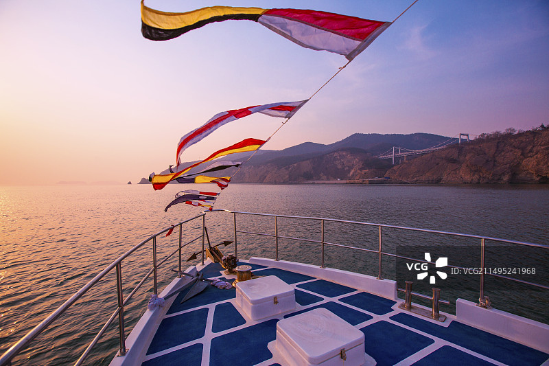 大连海面上看北大桥图片素材