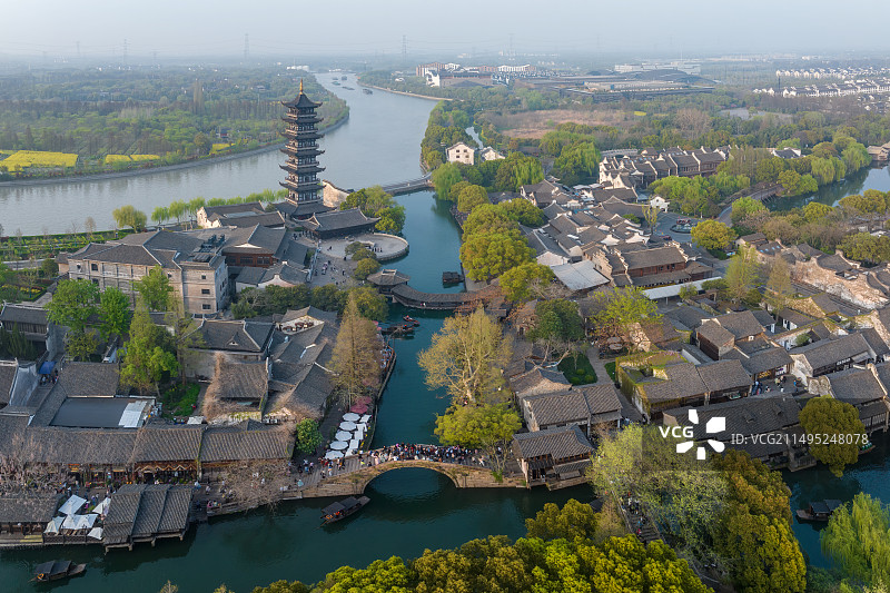 航拍乌镇西栅景区西市河、通济桥、白莲塔及京杭大运河图片素材