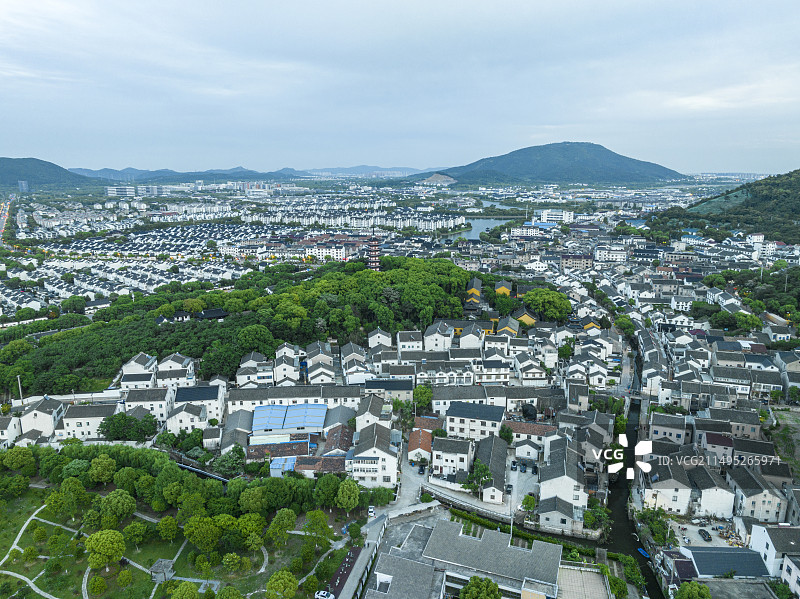 夏季傍晚时分的苏州光福铜观音寺与江南水乡建筑图片素材