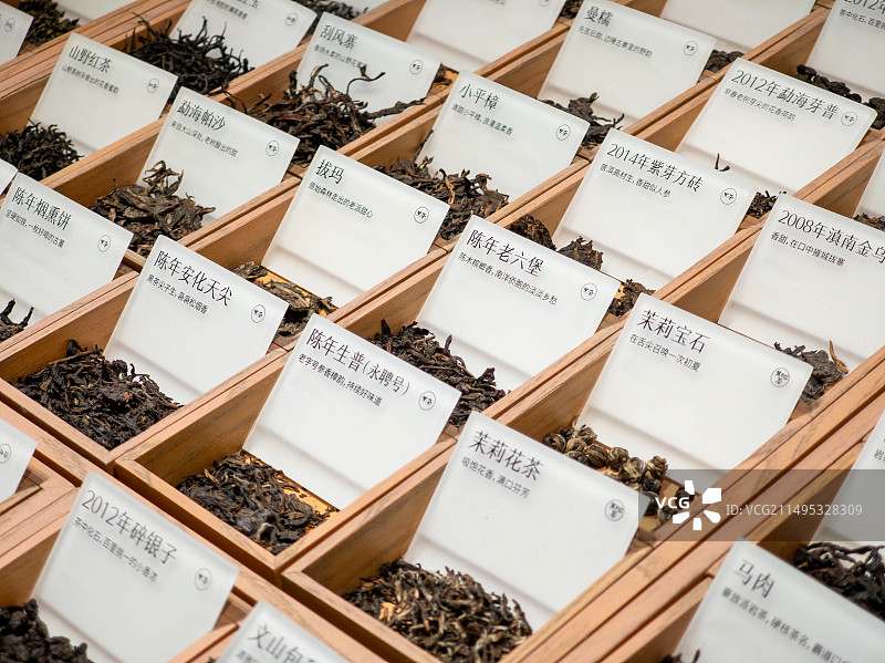 摆放在木格里的茶叶图片素材
