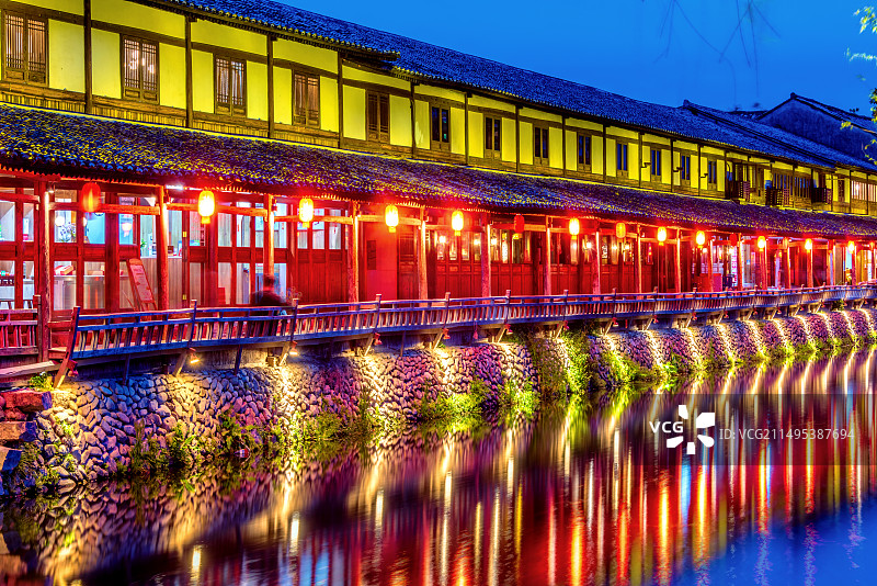中国浙江温州楠溪江丽水古街丽水长廊夜景图片素材