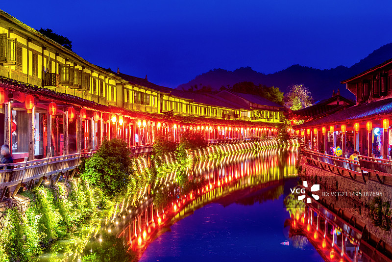 中国浙江温州楠溪江丽水古街丽水长廊夜景图片素材