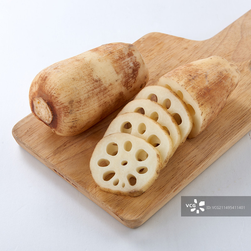 农产品，莲藕，白色的藕片上布满了自然的孔洞，呈现出半透明的质图片素材