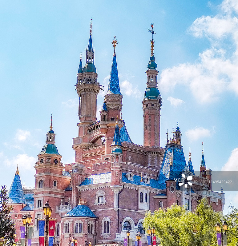 上海迪士尼乐园的迪士尼城堡图片素材
