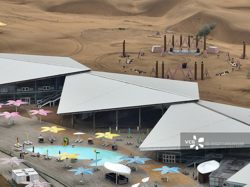 航拍内蒙古响沙湾旅游区莲花酒店风光图片素材