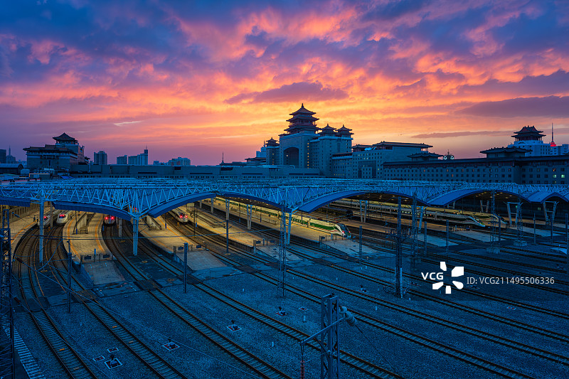 北京西站绝美晚霞图片素材