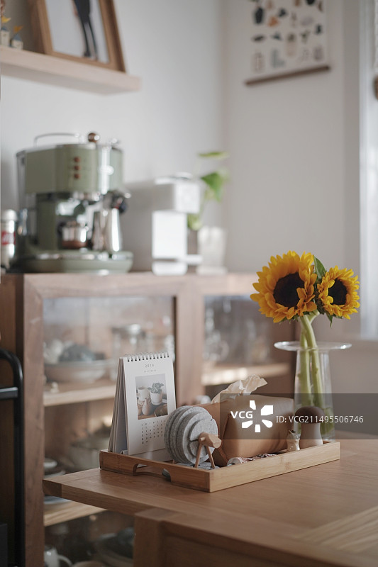 日式餐厅向日葵花束图片素材
