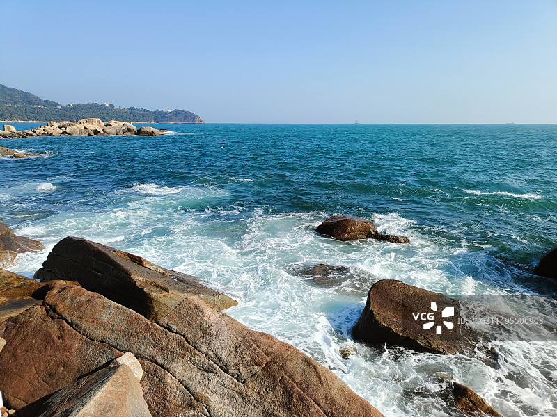 礁石和浪花图片素材