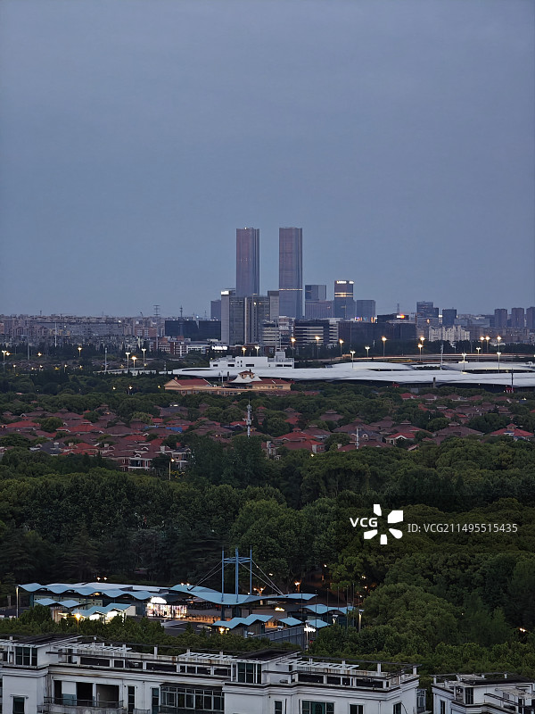 上海浦东 晚霞中的城市建筑图鉴 张江科学之门双子塔图片素材
