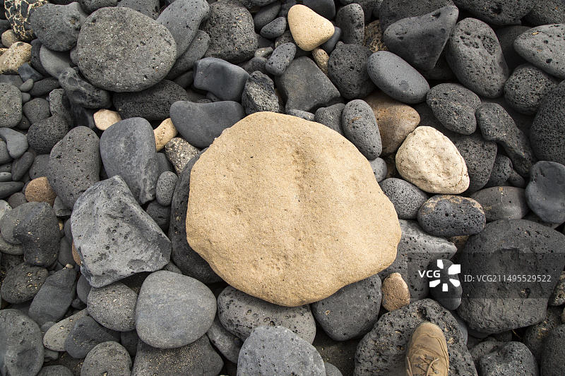 拉格拉西奥萨岛海滩鹅卵石特写，西班牙加那利群岛图片素材