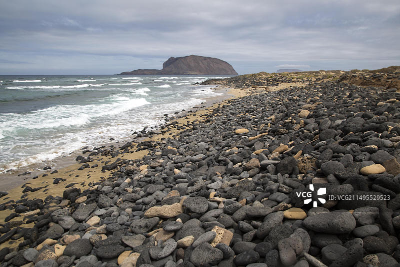 从格拉西奥萨岛眺望的蒙塔纳克拉拉岛自然保护区，西班牙加那利群岛兰萨罗特图片素材