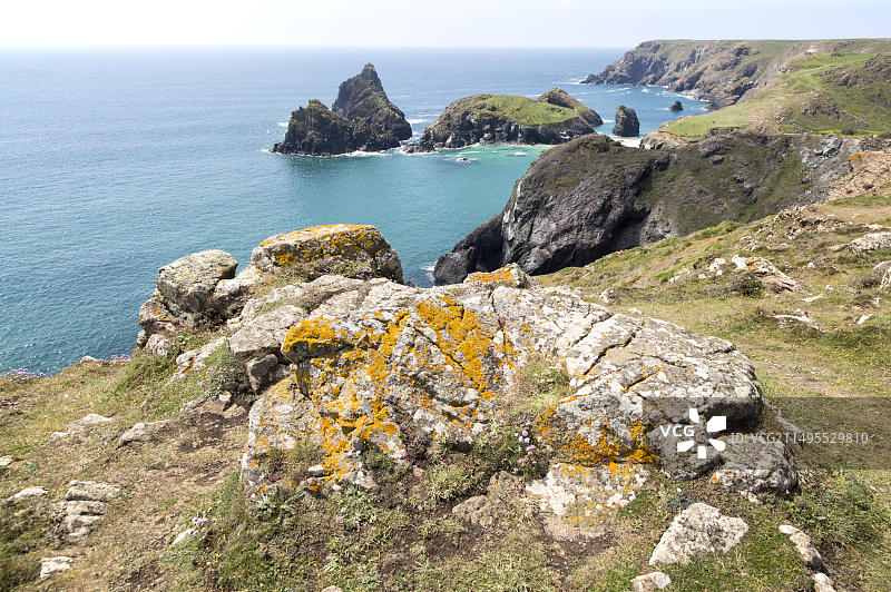 英国康沃尔蜥蜴半岛金纳斯湾的海岸风光图片素材