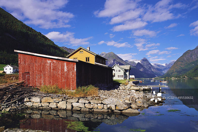 挪威松恩区Fjaerlandfjord和Fjaerland小镇图片素材